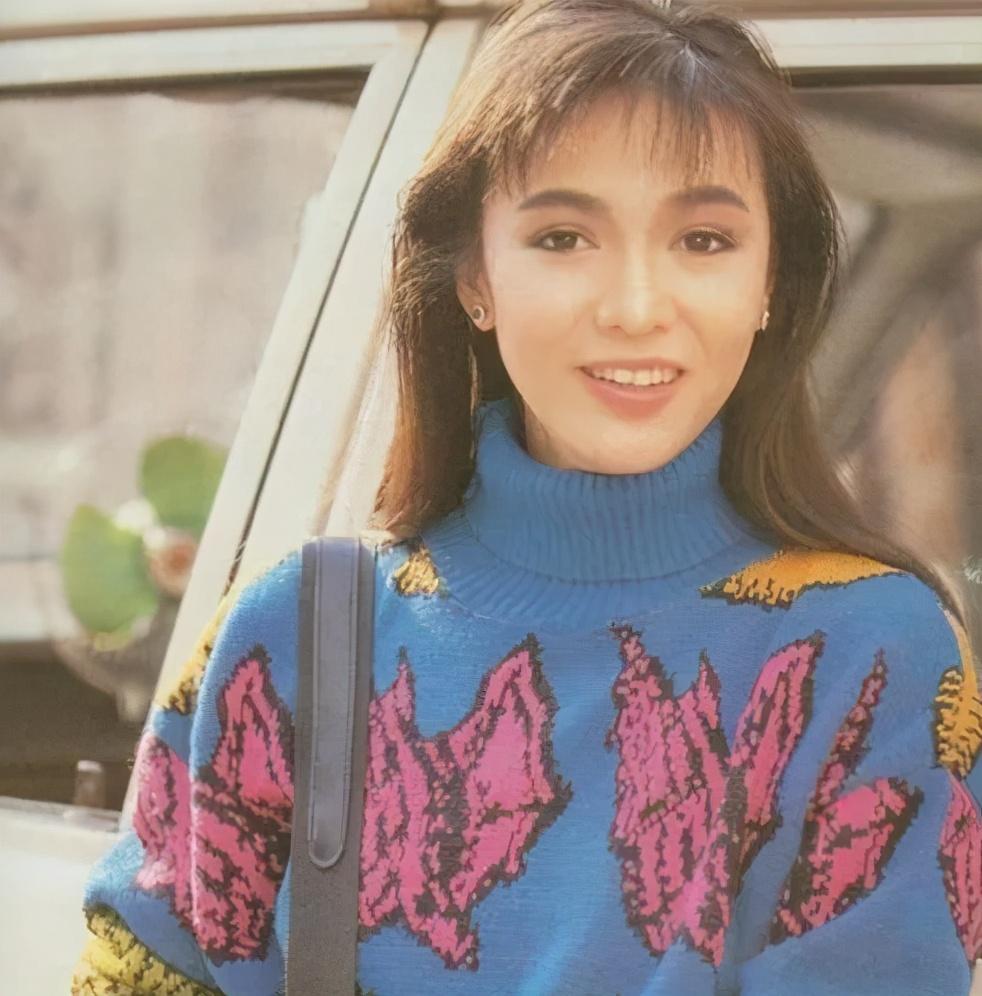 1 / 4 我们今天采访的这位香港女演员,当时是娱乐圈里有名的脾气.