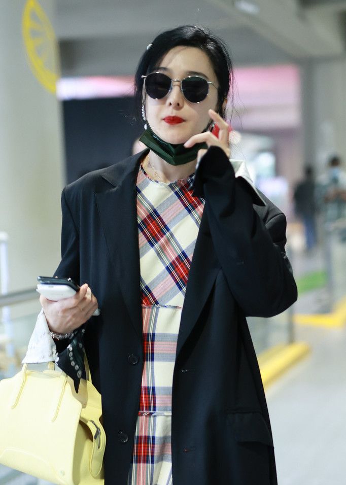 超飒!范冰冰戴墨镜身披黑色大衣满满是范儿_高清图集_新浪网