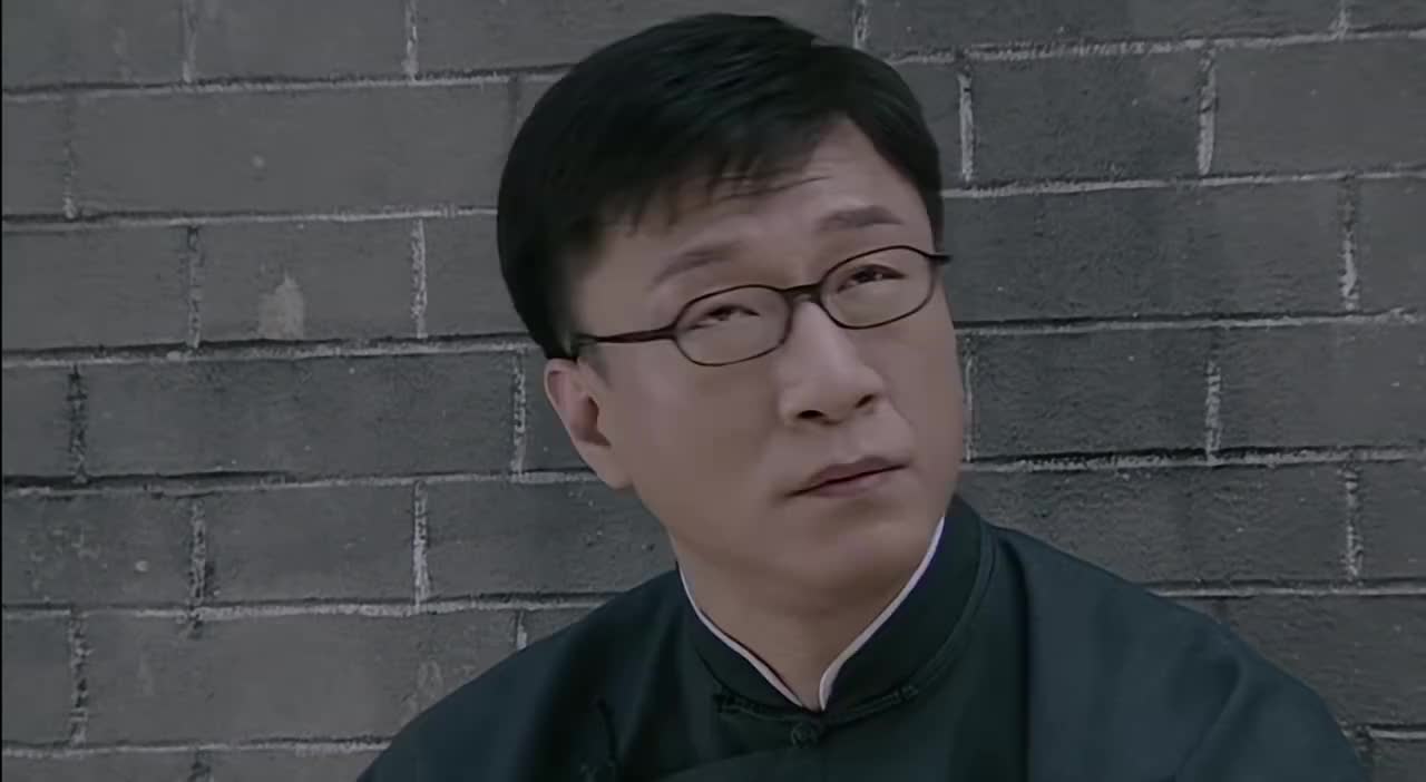 潜伏余则成不愧是顶尖杀手被特务轮番围攻竟能大难不死