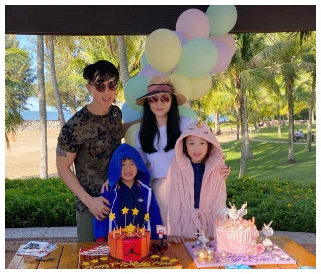 紧搂林丽吟亲吻甜蜜放闪,全家福幸福温馨|林丽|吴尊|生日_新浪新闻