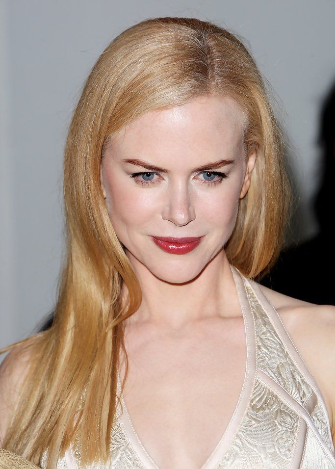 妮可基德曼的美,几乎人人都看得到,几乎无黑点,雪白纯洁人人爱