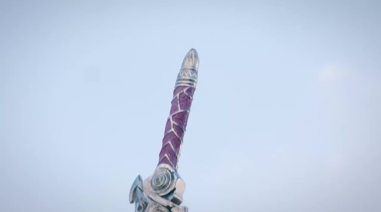 能拔出宝剑就是意中人紫霞话音未落剑已出鞘原来就是他