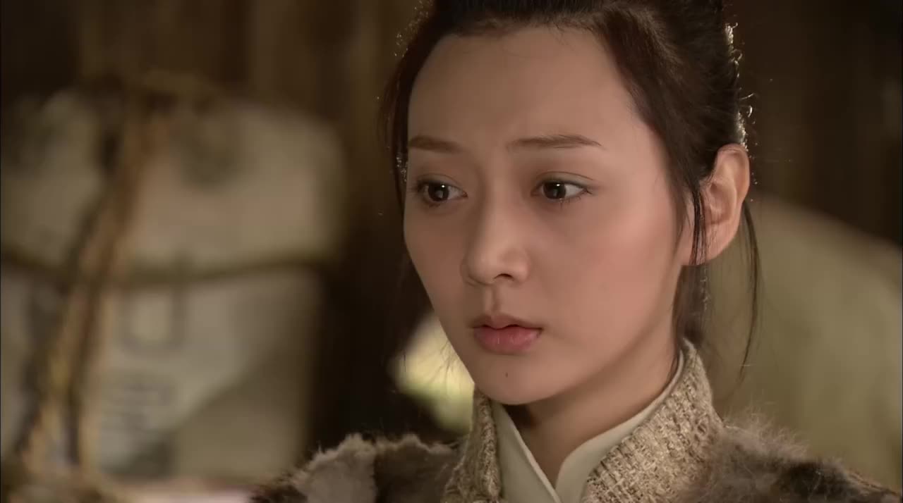 箭在弦上赵华坐在山头望着手里的红盖头难受