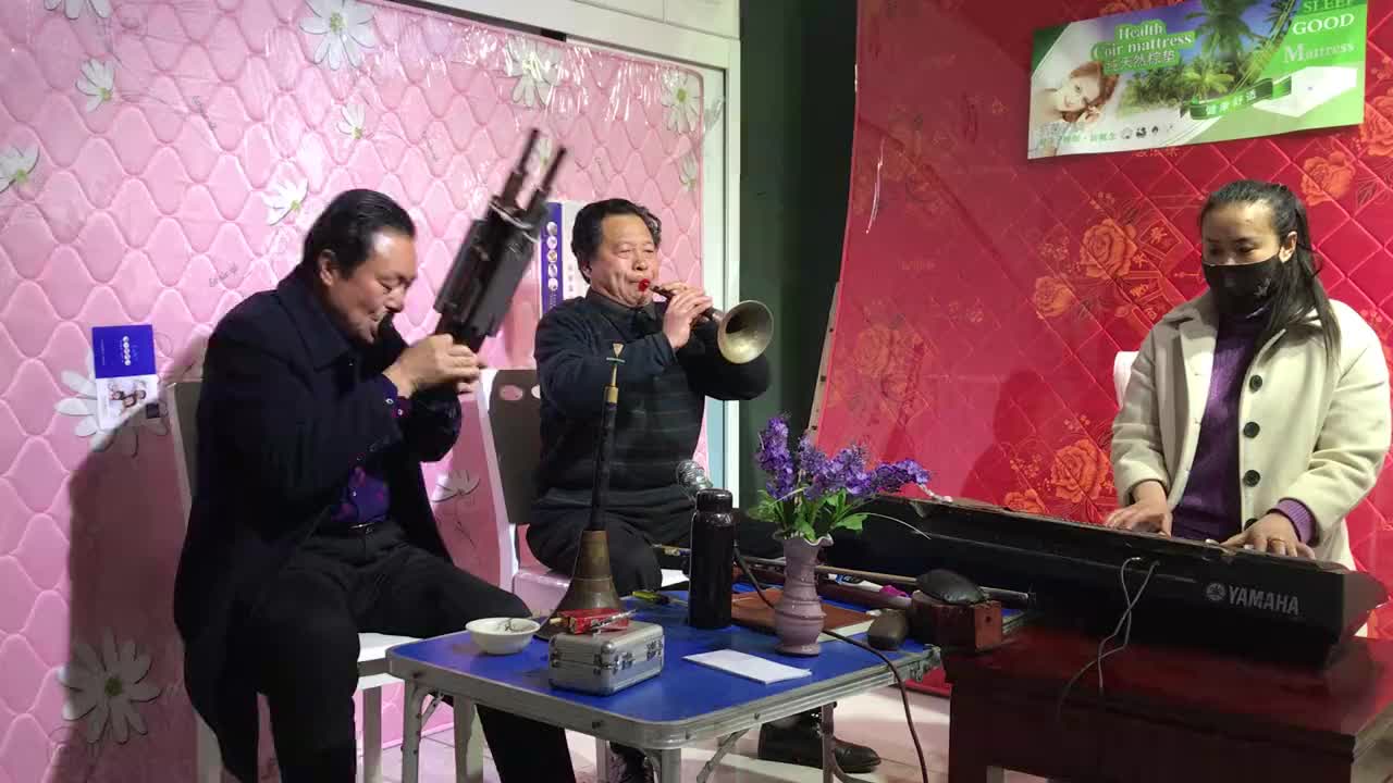 邓州市民间高手唢呐吹奏《哭灵调》电子琴与笙伴奏听着很感人