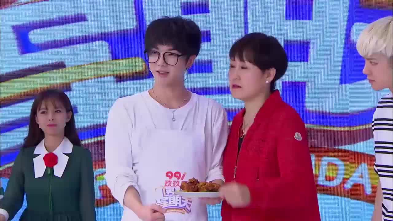 华晨宇的肉丸子,在沈梦辰几位评委吃完后集体变金鱼,满脸的幸福