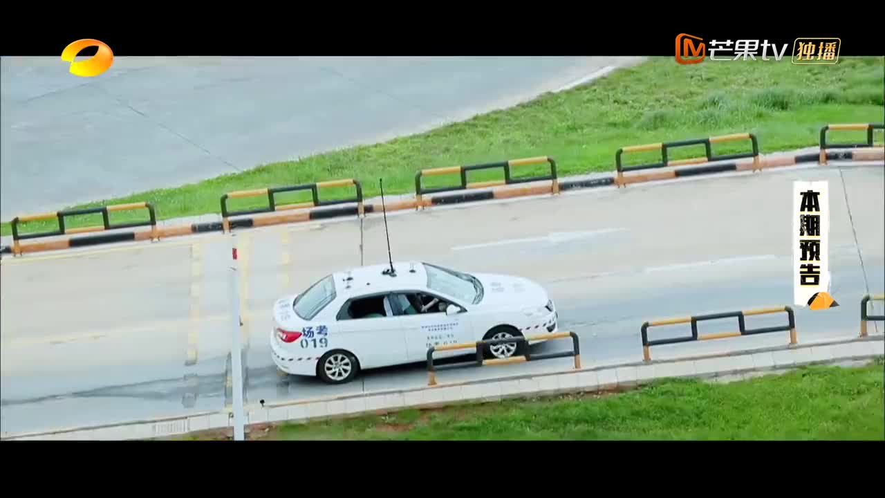 周深挑战高难度s弯倒车,直接一把过,教练:你开挂了?