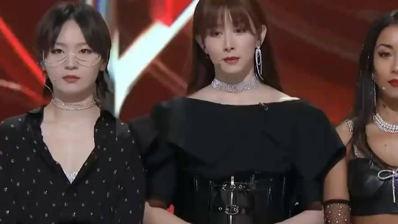 李菲儿张馨予组木兰太炸了,挑战成功进入安全区,那英组危险了