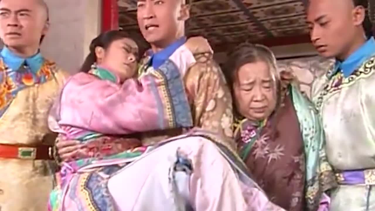 还珠格格:紫薇被容嬷嬷用刑,乾隆得知原因大怒,泪目