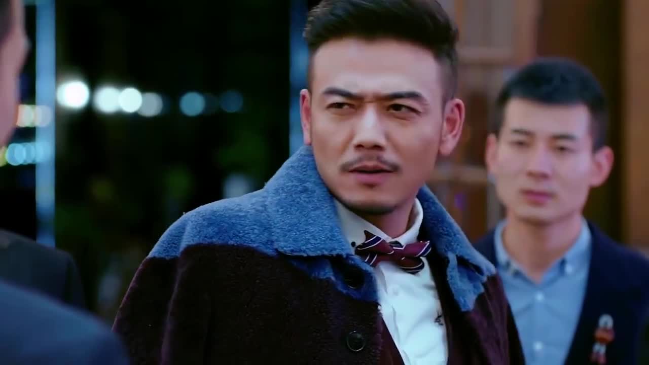 《欢乐颂》包奕凡浮夸出场追求安迪,安迪霸气镇场,太帅气了!