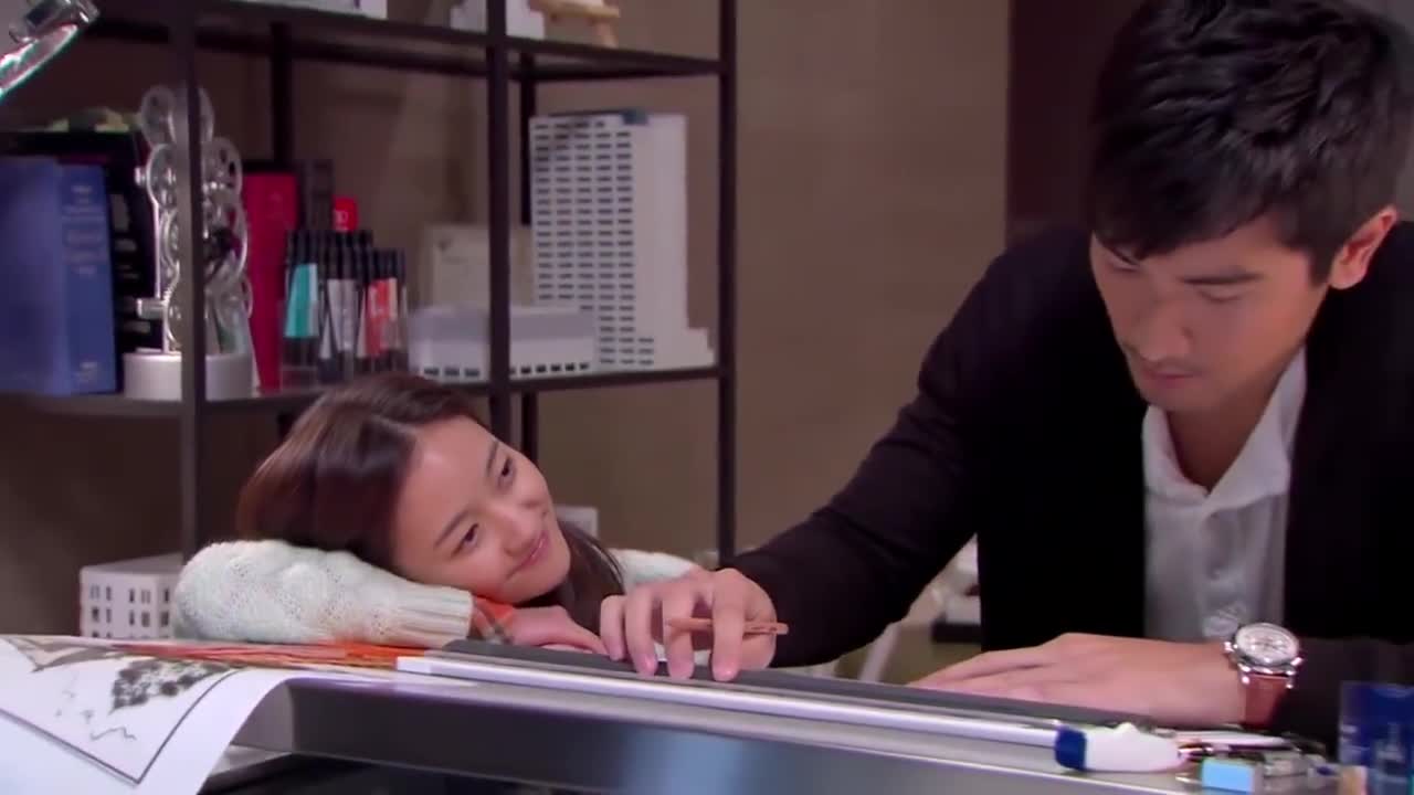 谢小秋变身小迷妹,盯着工作的王沥川目不转睛,这也太甜了吧!