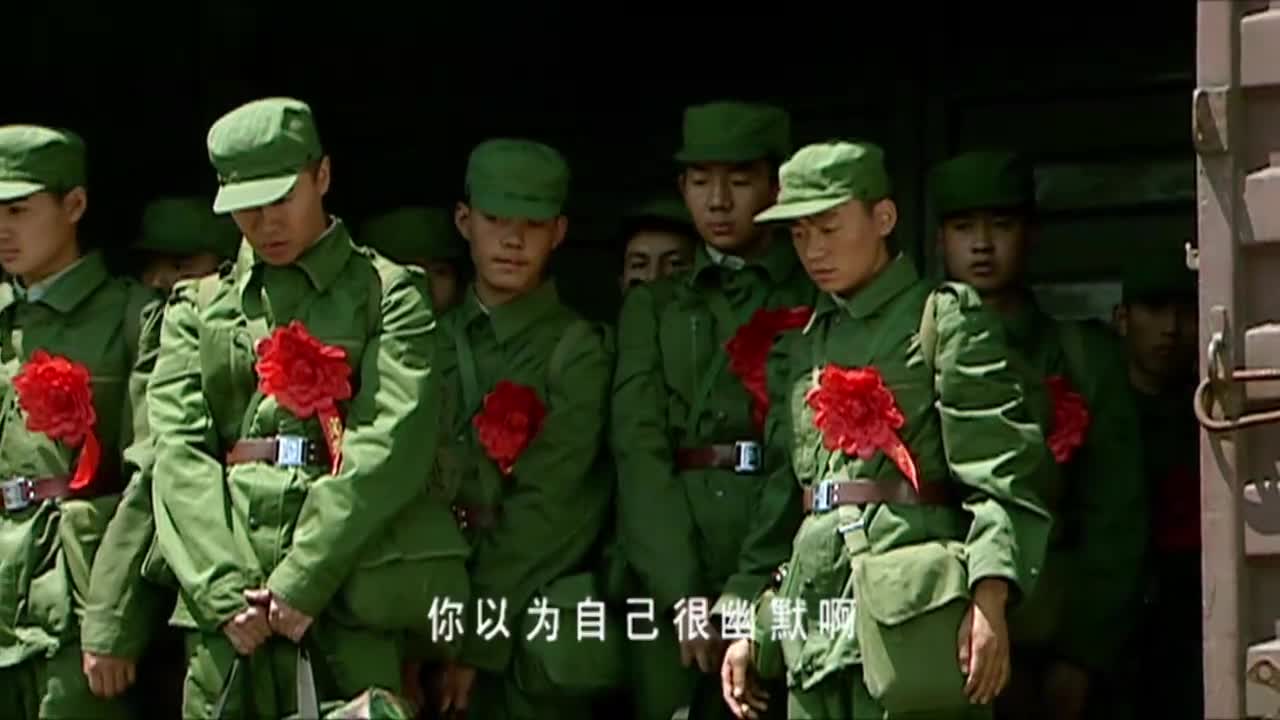 士兵突擊:看到許三多做出投降的動作,高城讓他下來要教育他