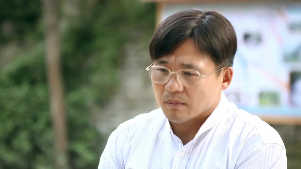 马向阳下乡记小学校被刘老板收回大家共同探讨下一步的对策