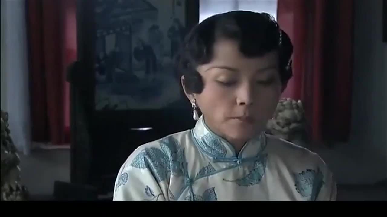 雾柳镇:四姨太吃饭故意吧唧嘴,大太太不耐烦,柳爷却很高兴