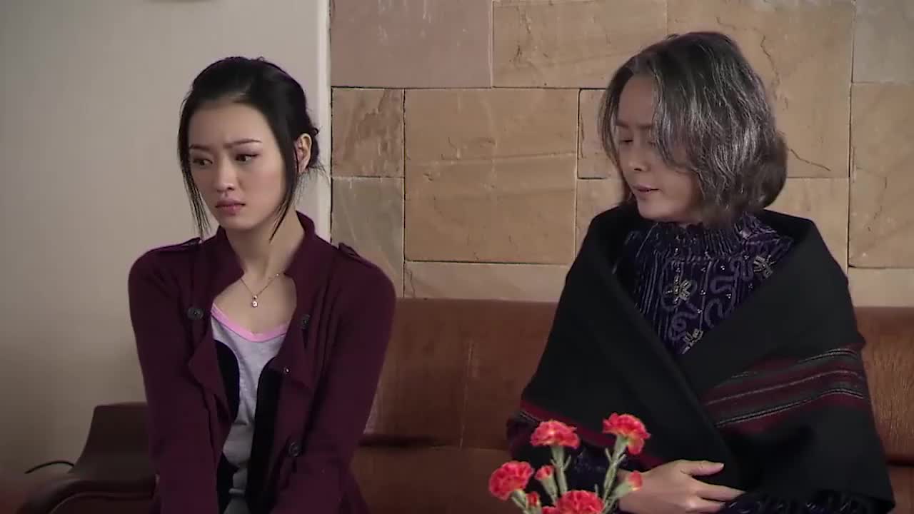 船来船往长辈追忆过往诉说往昔爱情众人认真听讲