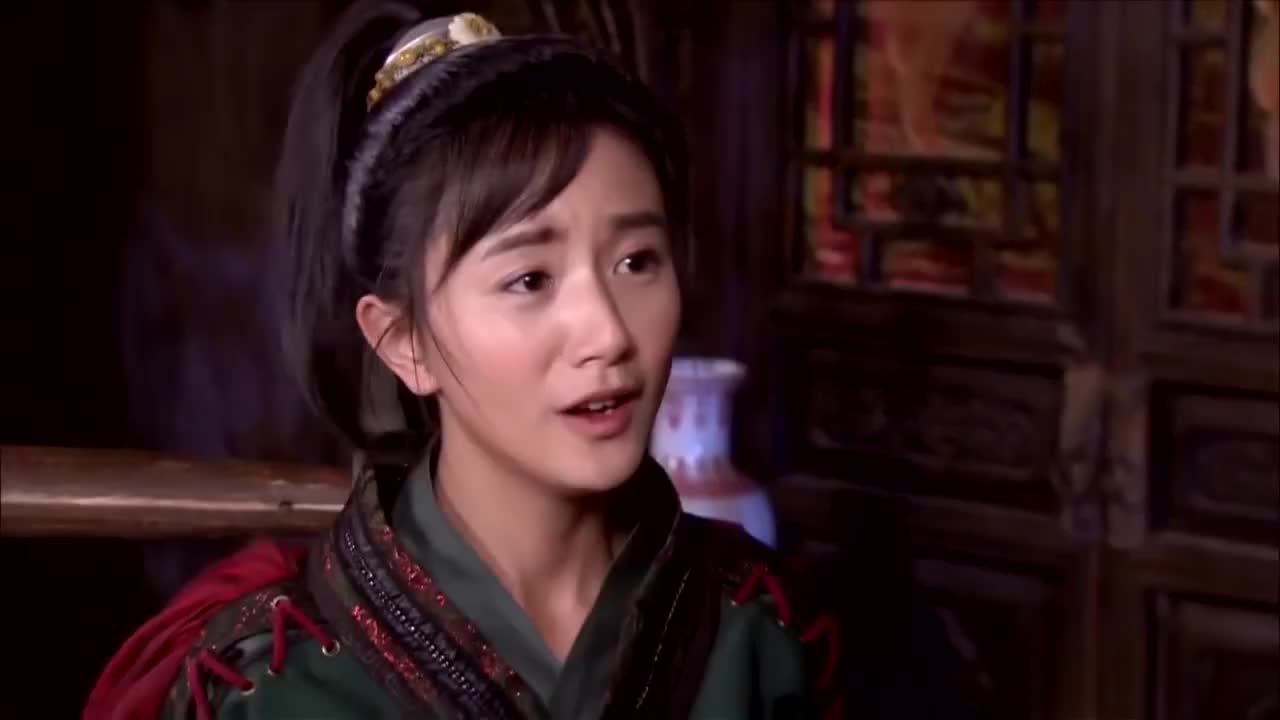 盛秋月对吕青橙交代完转头去给邱璎珞送镯子