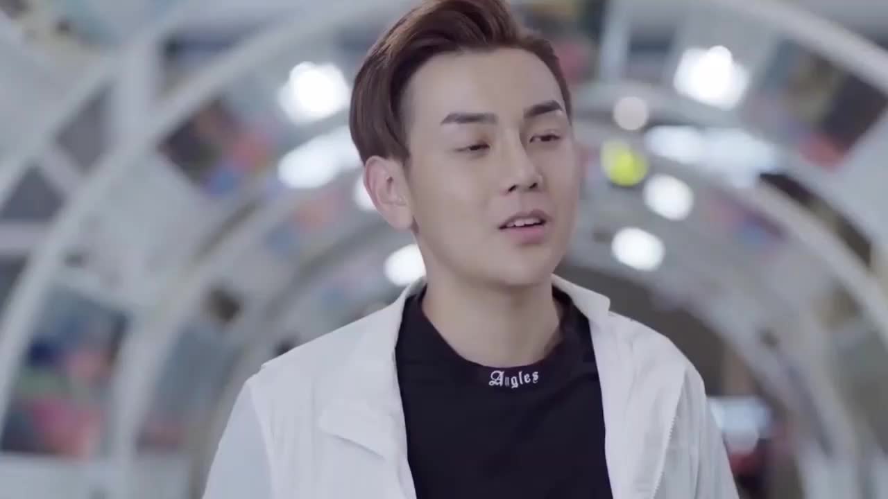 飞鸟集才貌双全的邱赫南衣冠楚楚的样子帅进了我的心里