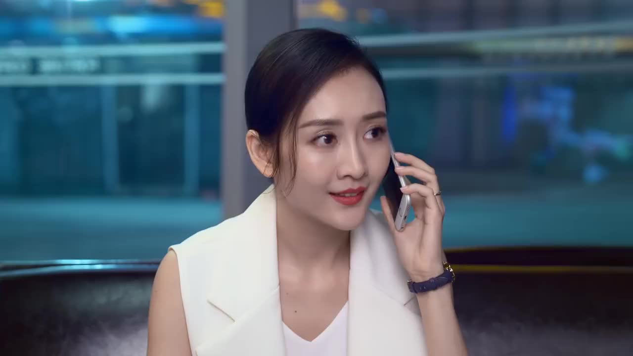 周末父母赵佳妮被这样放鸽子心情低落的回到家