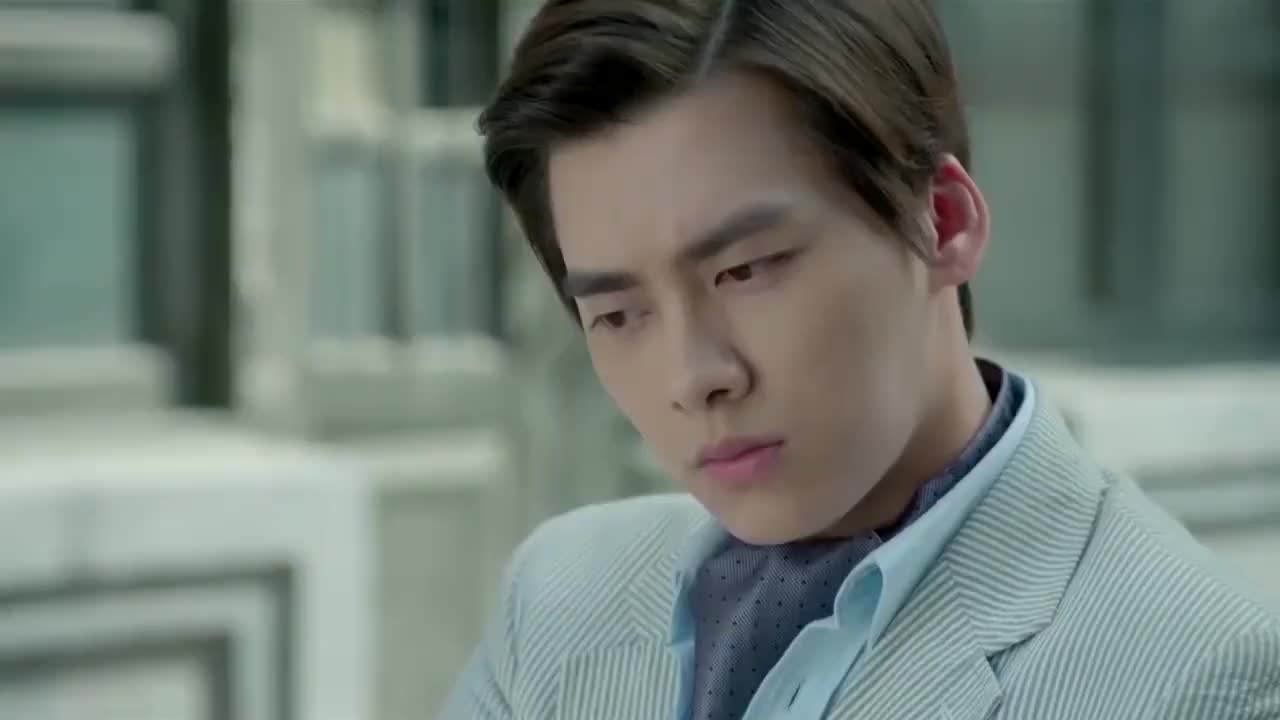 麻雀陈深突然出现在寿筵上徐碧城难掩紧张被陈深叫了出去