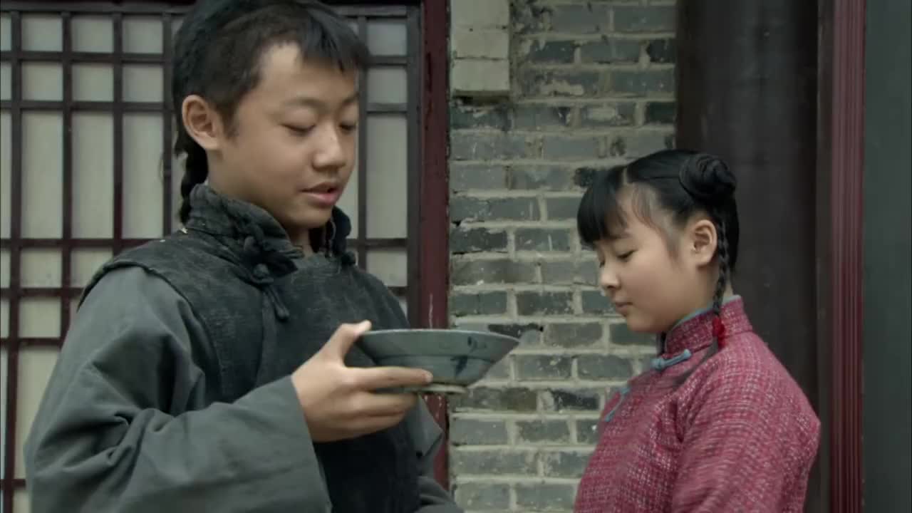 闯关东传杰被玉书连罐几碗水急得想上茅房把他憋坏了