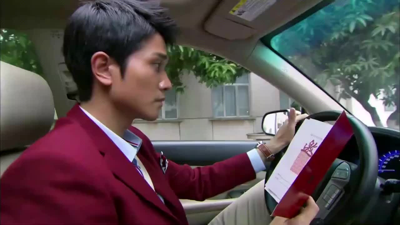 因为爱情安琪媛与齐霁发生争执丈夫见后误会了两人心生怒气