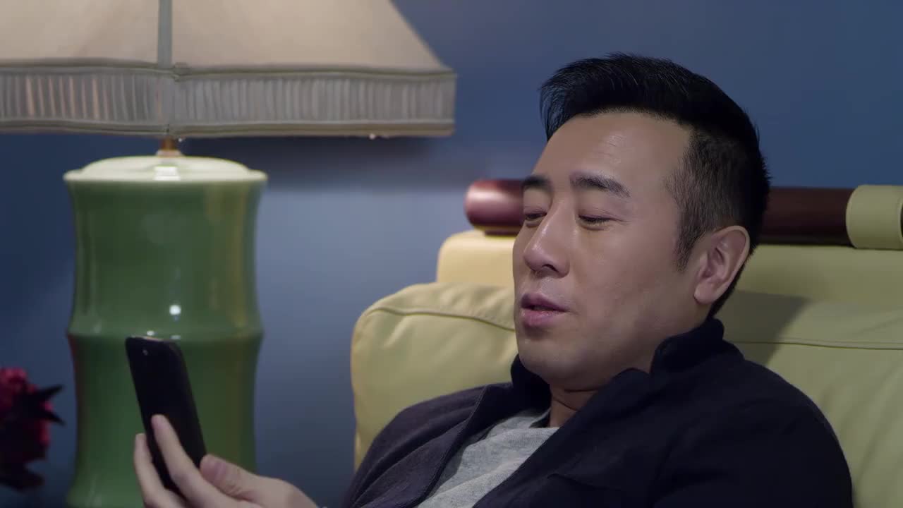 下一站婚姻:小轩看着时钟走向八点,看到了他心心念念的老大