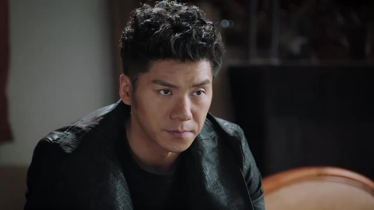 猎毒人江伊楠给印塔拍照片印塔对江伊楠非常警惕