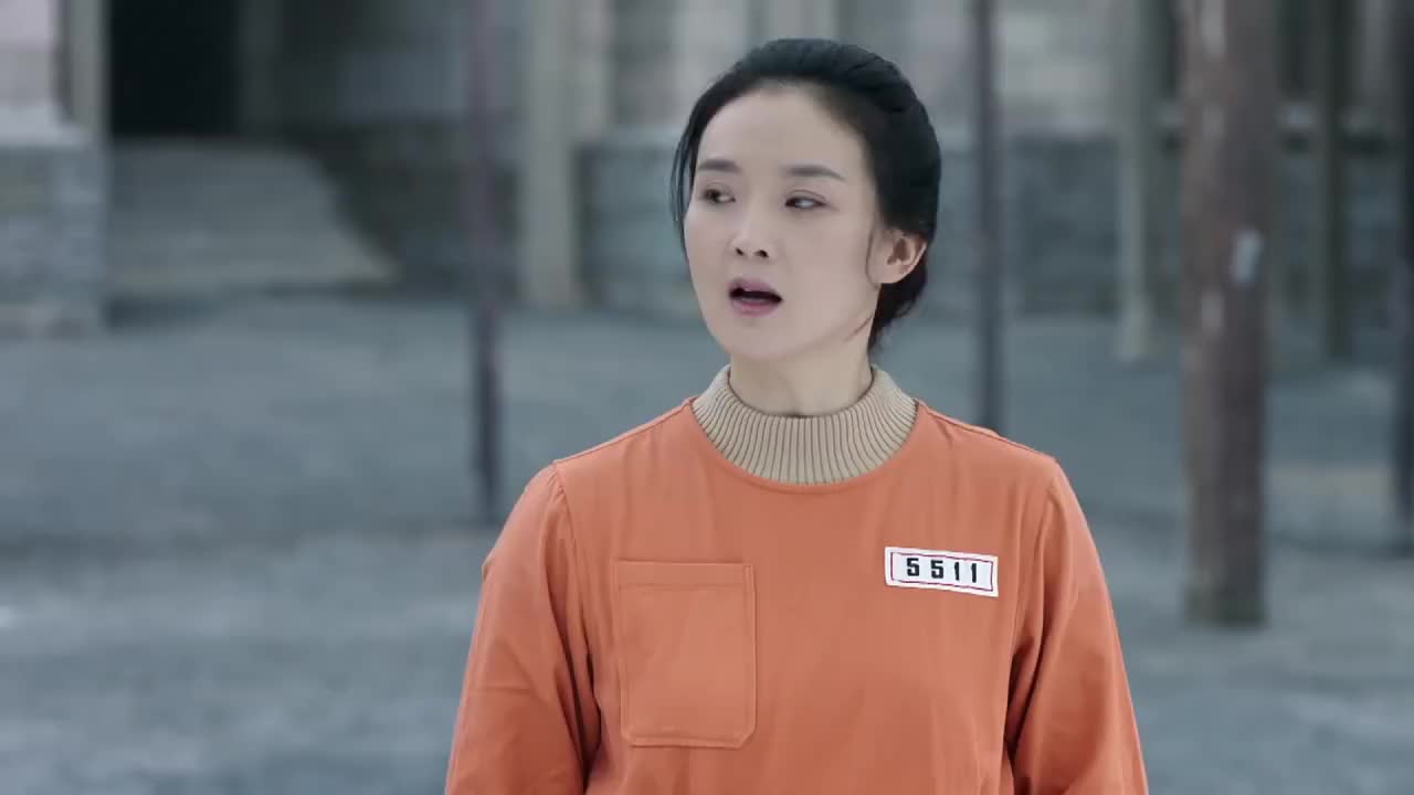 监狱大姐大武功了得女囚见了心生崇拜要拜她为师