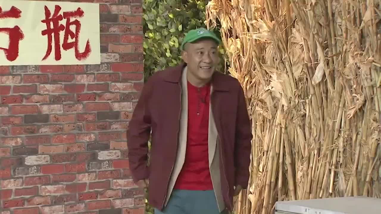小品赵四穿新衣服显摆全程笑料百出观众笑得合不拢嘴