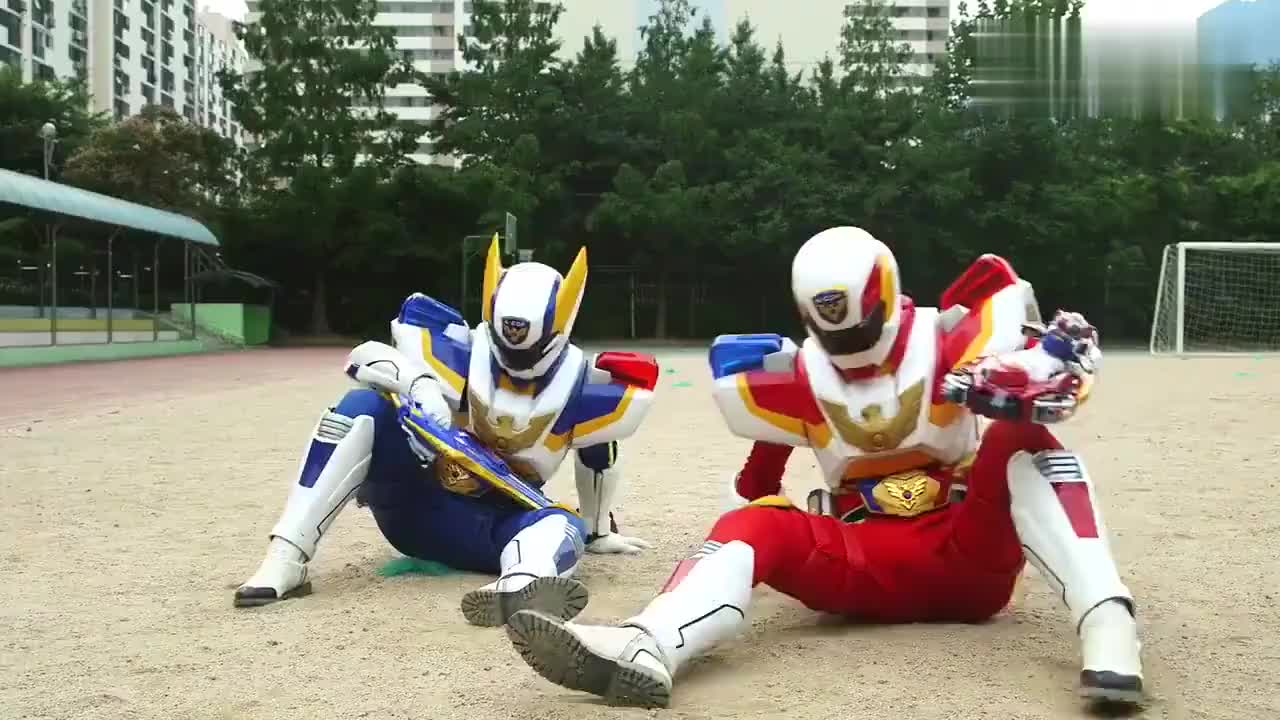 出动凯警校园里有个定时炸弹凯警要怎么解决呢