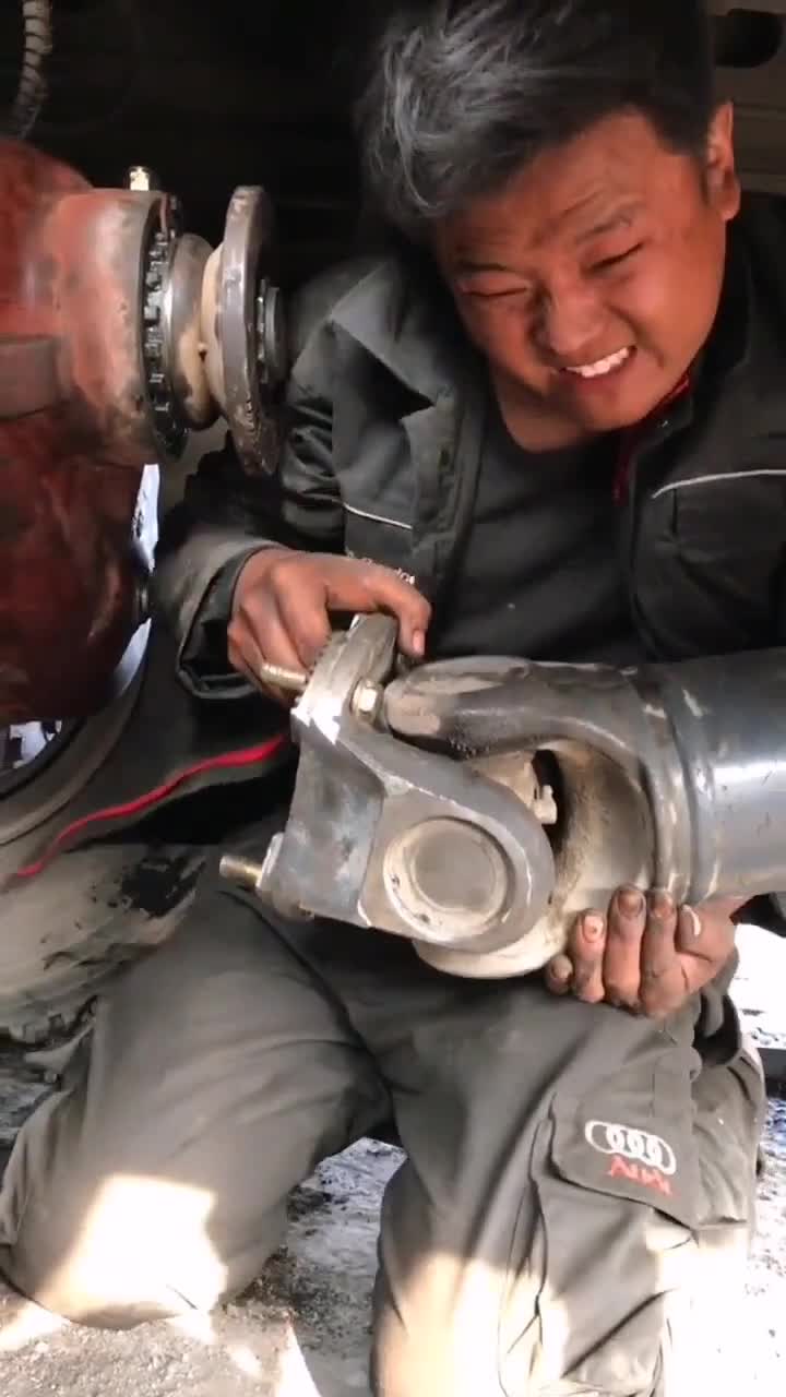 男人肩上扛的是一份责任