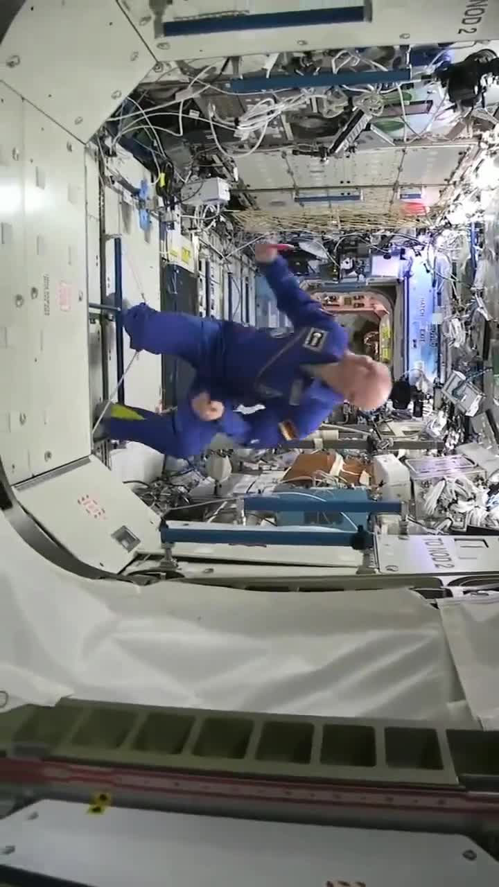 在太空中打兵兵球是多么美妙