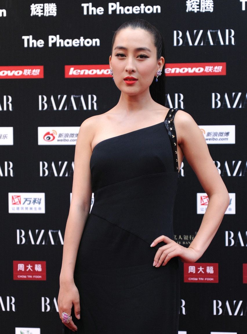 明星美照,图一斜肩礼服高马尾的马苏,少女颜值杠杠的!