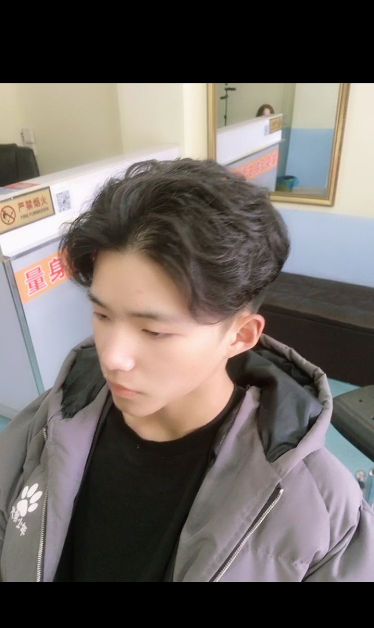 时尚男星短发,八字刘海纹理发型