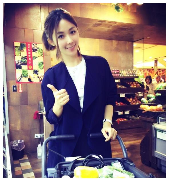 网友:冲她才看的|安唯绫|奇门遁甲|老板娘_新浪新闻