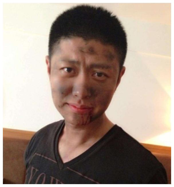 他演戏要"8个替身",剧组等他拍戏要半年,却没人敢说他耍大牌