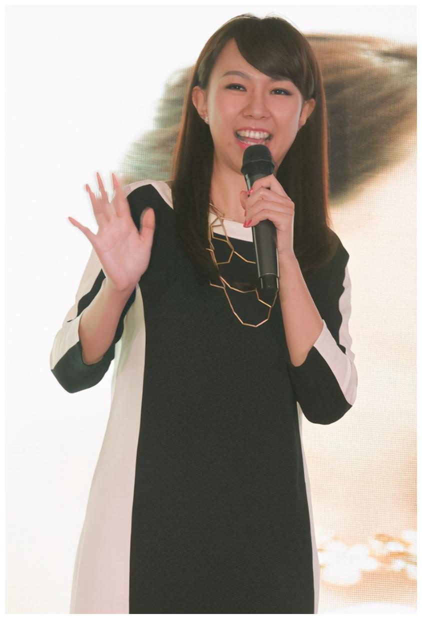 她被称为"贺岁公主",消失被"死亡"后复出,今人生圆满幸福|卓依婷_新浪