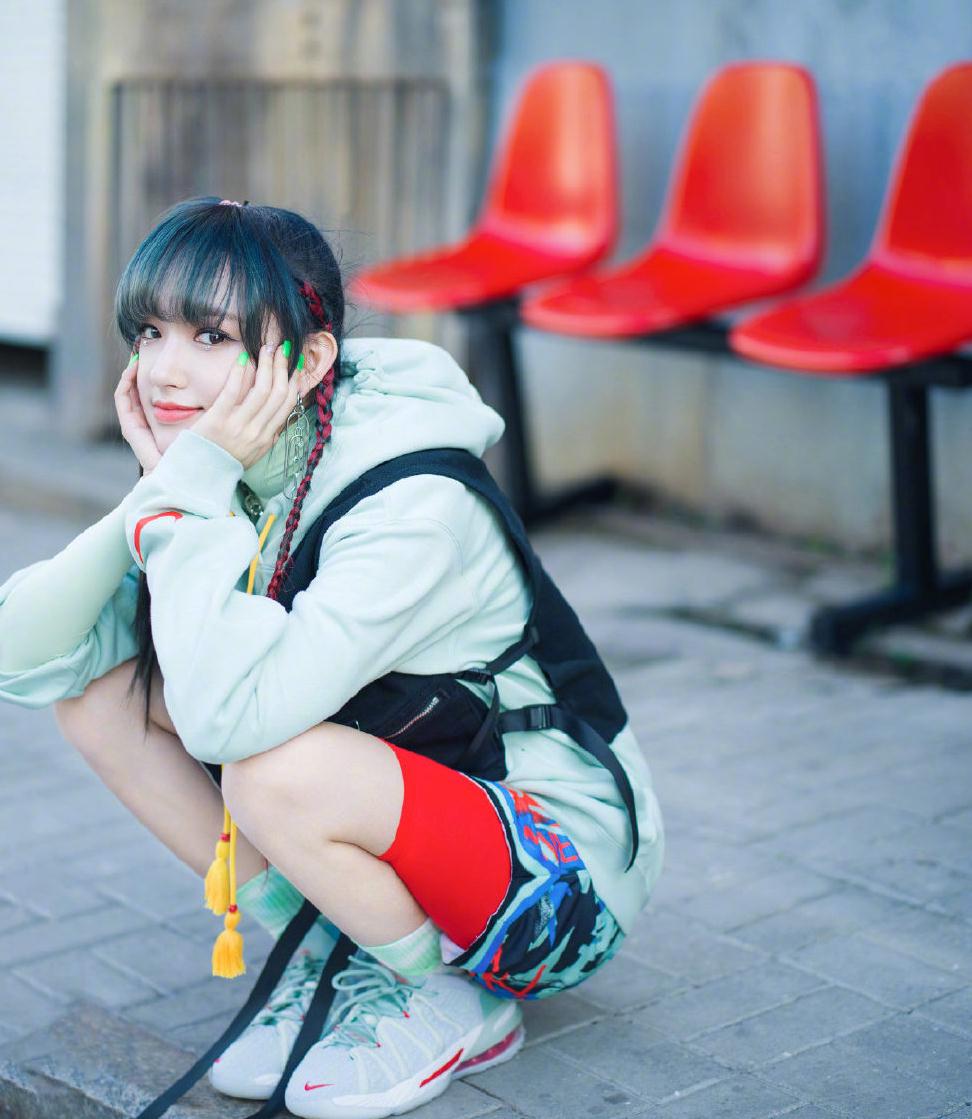 程潇百变造型演绎运动型格,释放青春能量,阳光灿烂的运动少女|程潇