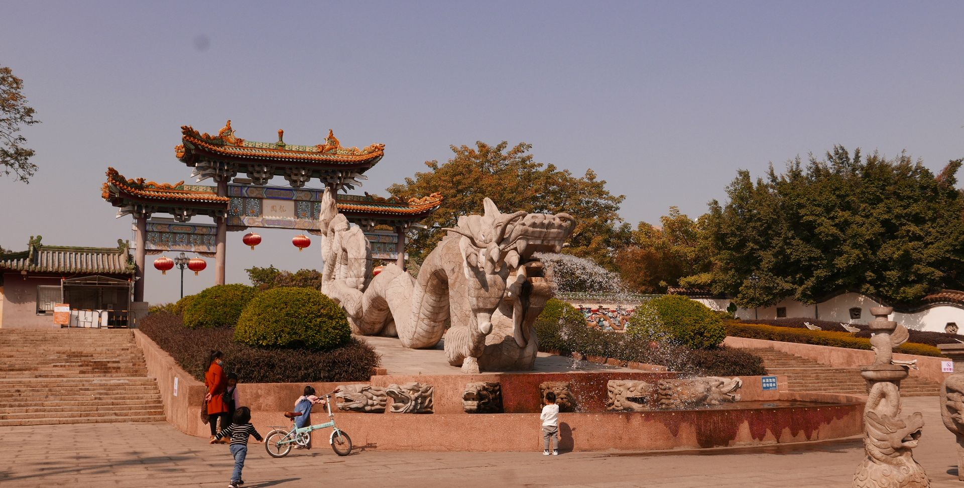 一座以龙文化为主题的园林公园深圳龙园