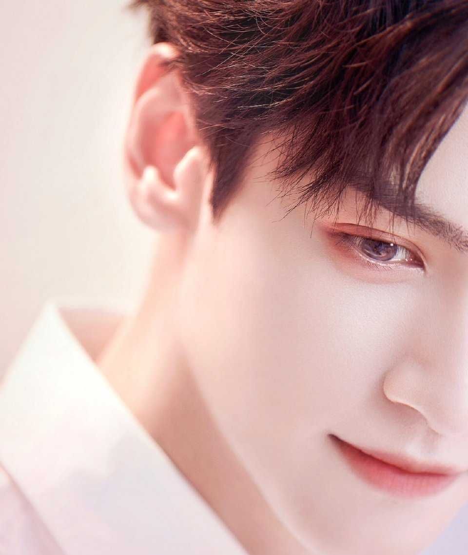 罗云熙微笑图片:我可太稀罕了