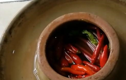 湖南人这样制作萝卜咸菜，做法简单，口味独特，比<a href=