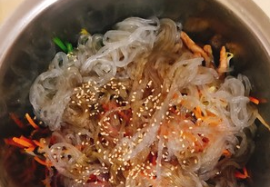 韩式拌杂菜的做法，口感丰富，方法简单，在家也能做出<a href=