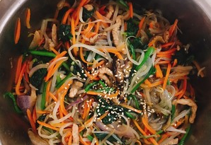 韩式拌杂菜的做法，口感丰富，方法简单，在家也能做出<a href=