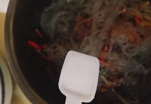 韩式拌杂菜的做法，口感丰富，方法简单，在家也能做出<a href=