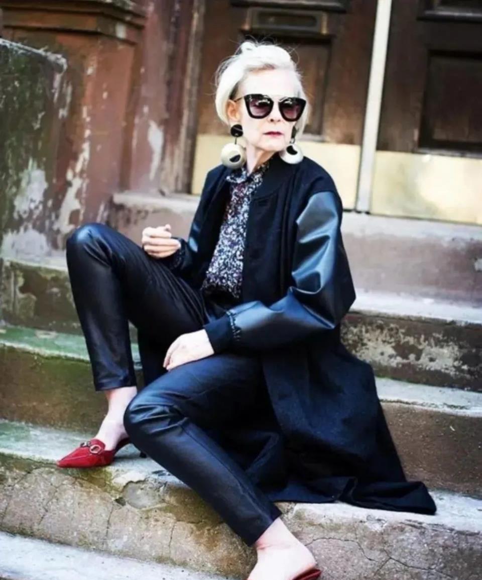 奶奶辈博主的穿搭示范老太太依旧个性时髦甩年轻人几条街