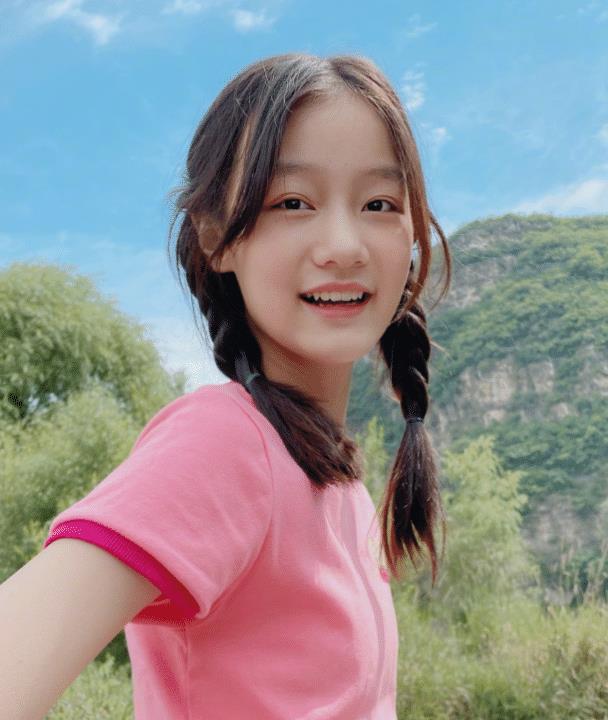 赵薇女儿"不经意"长大,13岁颜值出众,未来的女神诞生了_高清图集_新浪