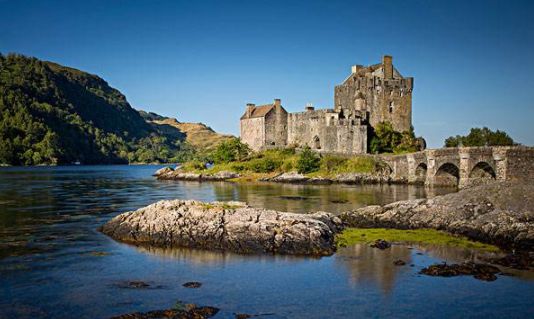 内赫布里底群岛分属苏格兰高地议会区和阿盖尔-比特议会区.