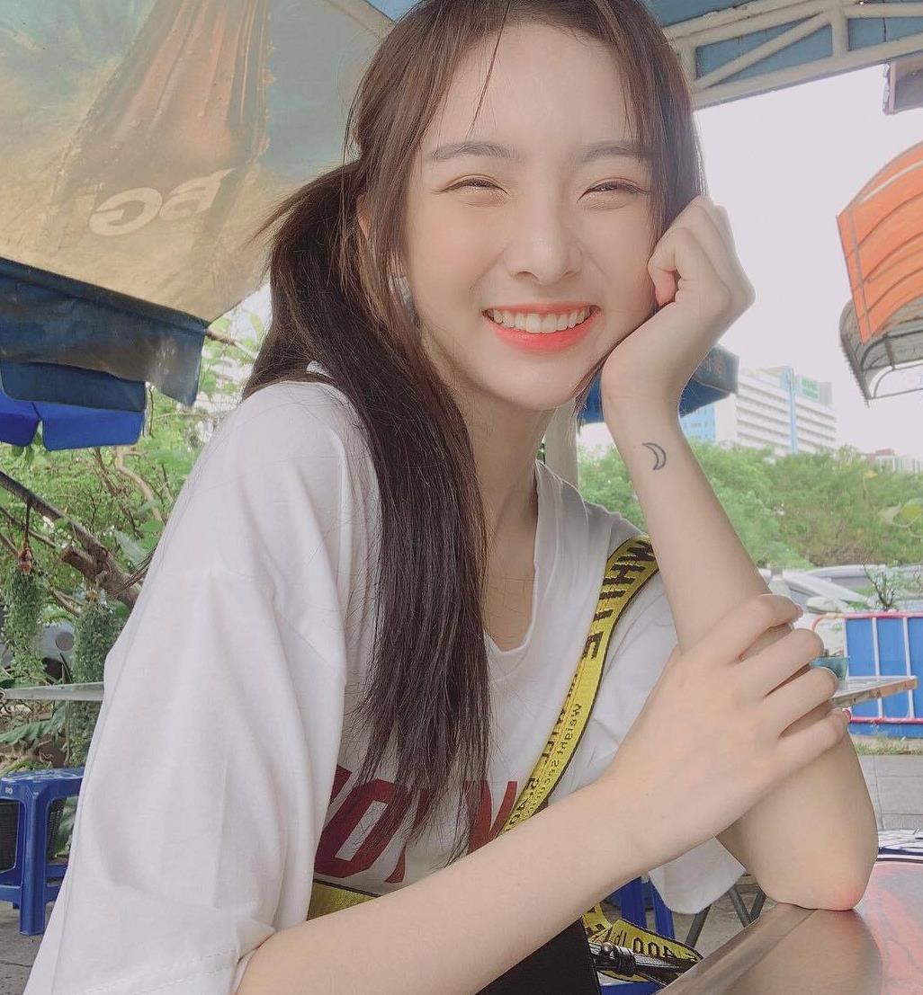 硬糖少女郑乃馨可爱迷人笑容甜美