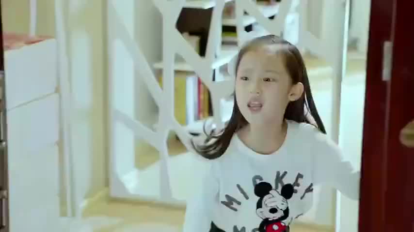 我们的少年时代邬童班小松带果果去买牛排果果专挑长得好看的