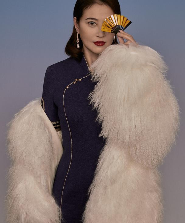 果然岁月不败美人54岁周海媚状态依旧好穿旗袍美得惊艳时光