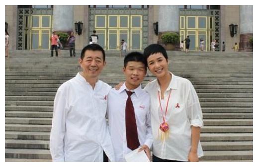 马思纯50岁小姨蒋雯丽曾5夺视后1获影后今儿女双全惹人羡